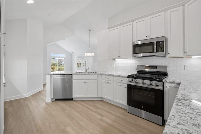 1082 Forest Oaks Dr, Center Twp, PA 16001 - kitchen featuring stainless steel appliances, tasteful backsplash, lofted ceiling, light wood-type flooring, and a peninsula