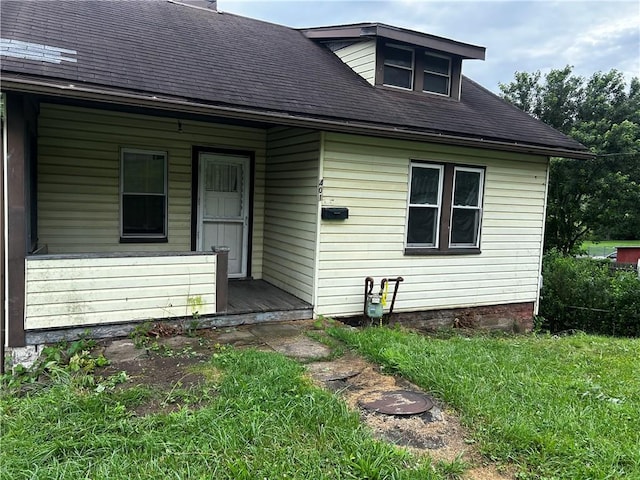 401 N Main St, Chartiers, PA 15342 - back of property with a shingled roof