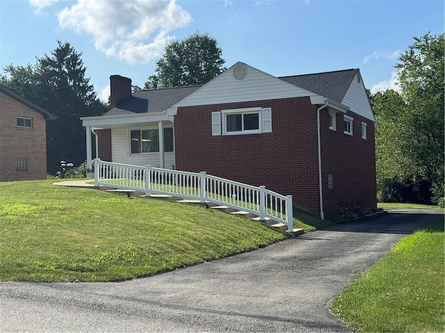 118 Manchester Dr, Hempfield Twp, PA 15642 - single story home featuring a chimney, a front lawn, and brick siding
