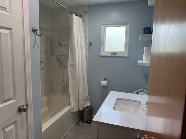 118 Manchester Dr, Hempfield Twp, PA 15642 - full bath featuring shower / bath combo and vanity