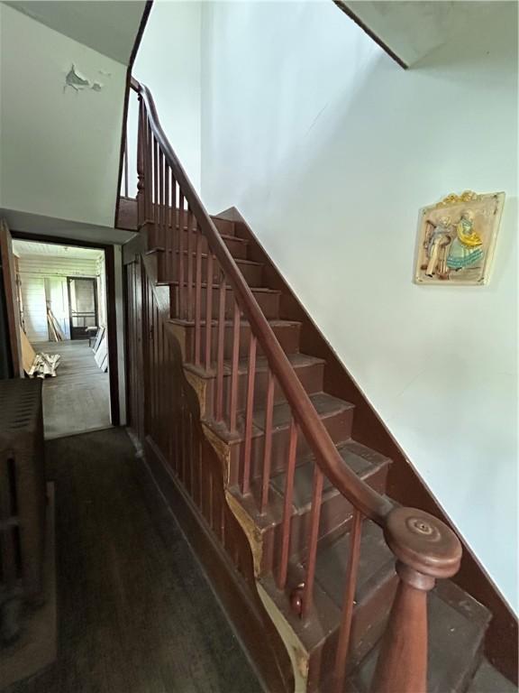 653 Upr Middletown Rd, Menallen Twp, PA 15480 - view of stairway