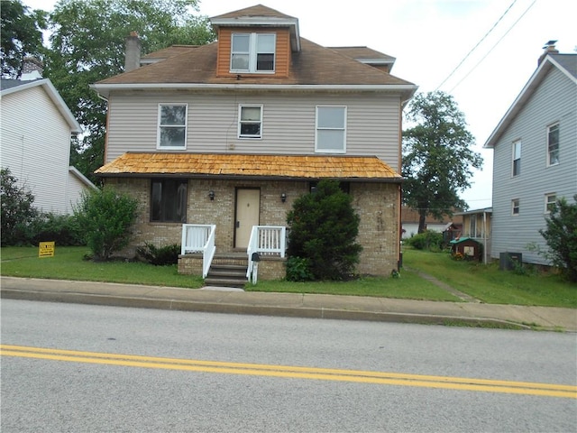 321 E 4th St, Derry Twp, PA 15627 - american foursquare style home featuring brick siding and a porch