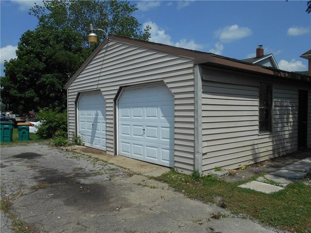 321 E 4th St, Derry Twp, PA 15627 - view of detached garage