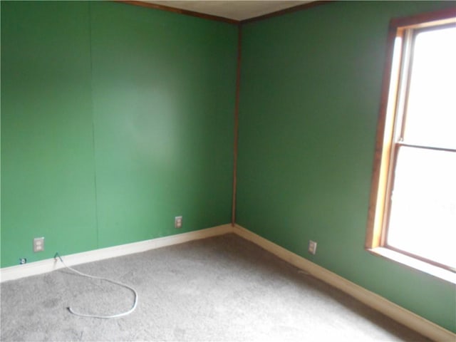 321 E 4th St, Derry Twp, PA 15627 - unfurnished room with healthy amount of natural light and carpet flooring