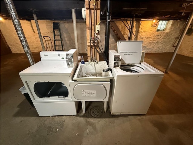 1201 Illinois Ave, Dormont, PA 15216 - washroom featuring washer and dryer