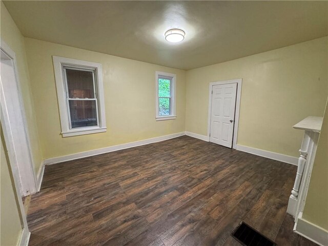 522 Cubbage St, Carnegie, PA 15106 - spare room featuring dark wood-style flooring and baseboards