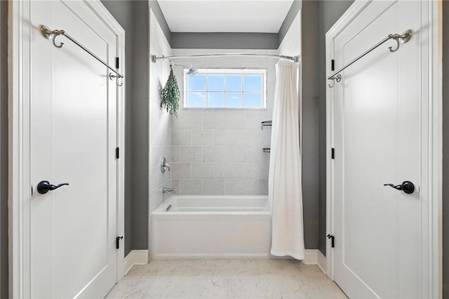 1416 Commons Ln, South Fayette, PA 15017 - full bath featuring shower / bathtub combination with curtain and baseboards