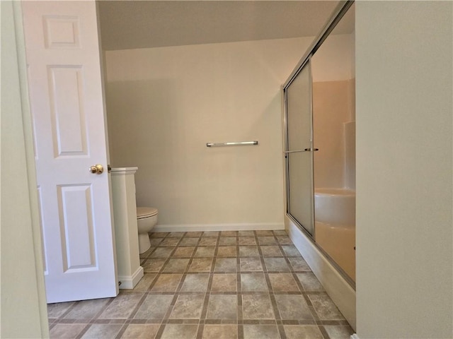 3205 Penny Ln, Neshannock Twp, PA 16105 - full bathroom featuring a shower with shower door and a tub