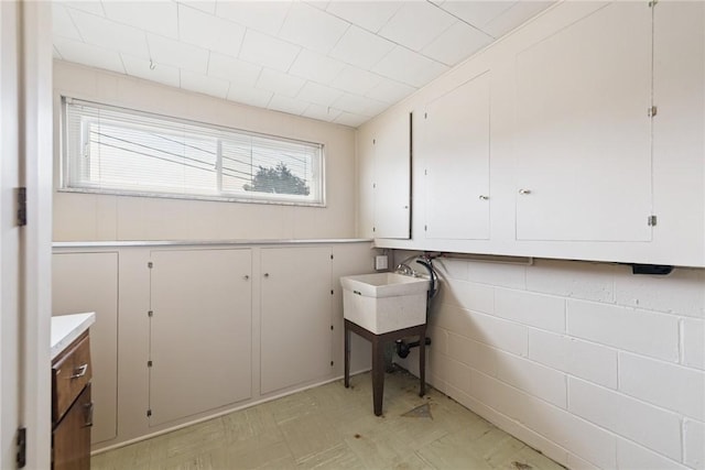 409 Westland Dr, Hempfield Twp, PA 15601 - laundry room with a sink