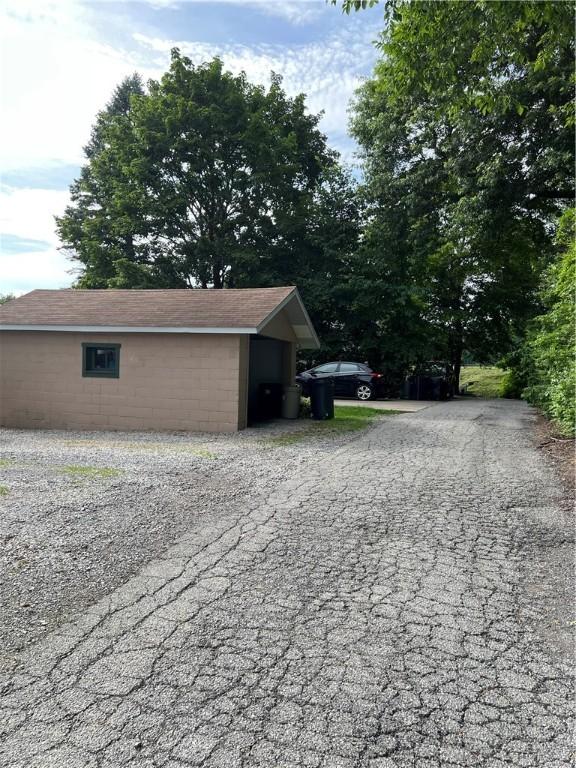 613 Third St, City Of But Ne, PA 16001 - view of garage