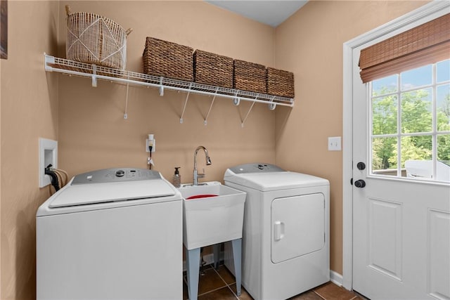 405 Crestridge Dr, Hempfield Twp, PA 15601 - laundry area with washing machine and dryer and tile patterned floors