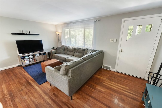 3905 Beechwood Blvd, Squirrel Hill, PA 15217 - living room with wood finished floors