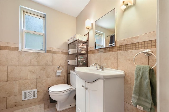 3905 Beechwood Blvd, Squirrel Hill, PA 15217 - bathroom featuring tile walls, vanity, a wainscoted wall, and a shower with curtain