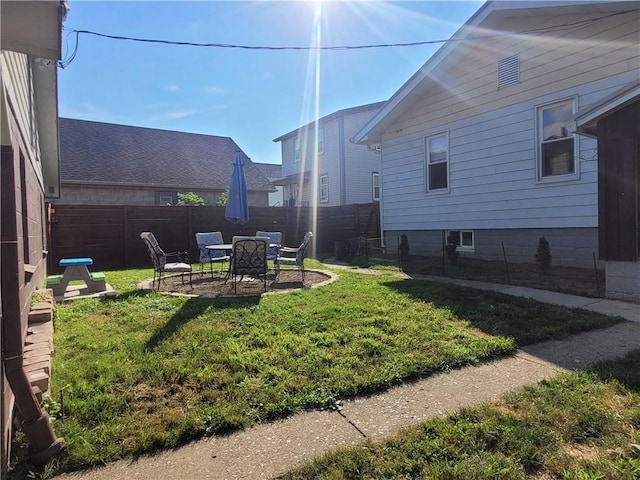 1727 Tyler St, Aliquippa, PA 15001 - fenced backyard with a patio