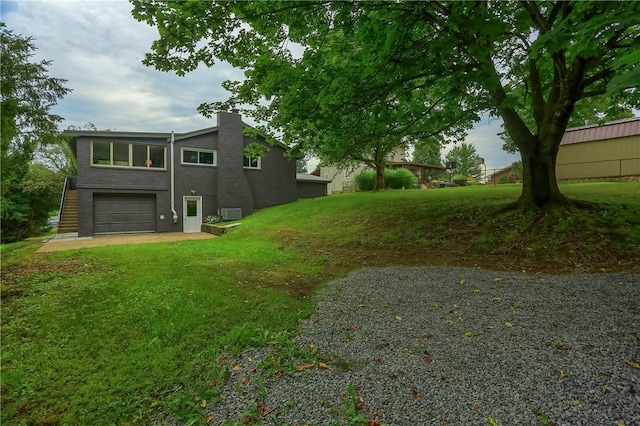 1611 18th Ave, Patterson Heights, PA 15010 - view of green lawn featuring driveway and a garage