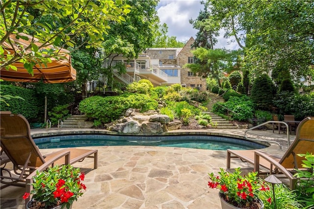 60 Longuevue Dr, Mt Lebanon, PA 15228 - swimming pool with stairs and a patio area