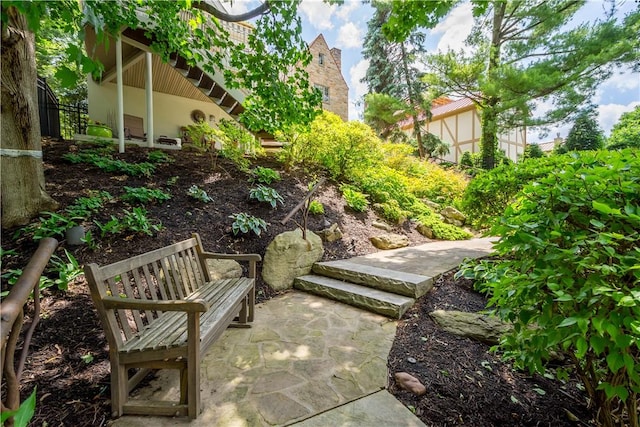 60 Longuevue Dr, Mt Lebanon, PA 15228 - view of yard featuring a patio