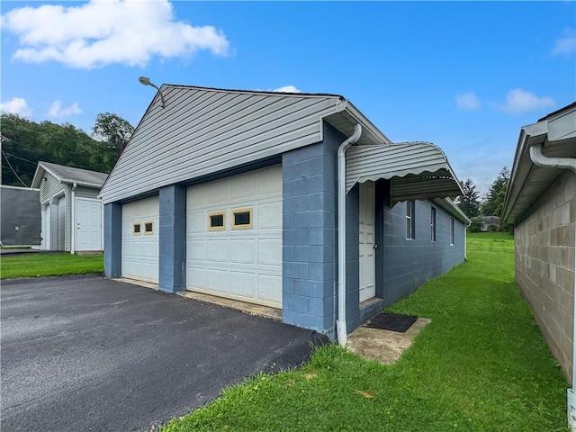 979 9th St, Taylor Twp, PA 16160 - view of detached garage