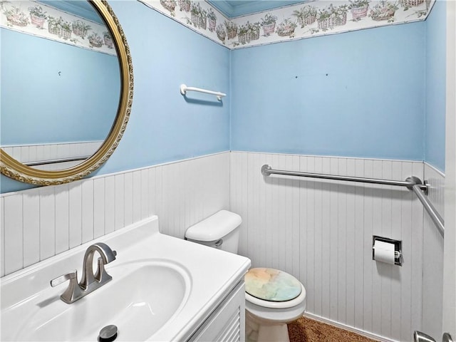 979 9th St, Taylor Twp, PA 16160 - half bathroom featuring wainscoting and vanity