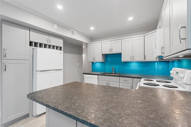 105 Camelot Dr, Mccandless, PA 15237 - kitchen featuring white appliances, dark countertops, crown molding, and recessed lighting