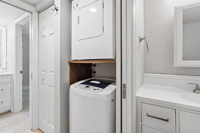 105 Camelot Dr, Mccandless, PA 15237 - laundry room featuring stacked washer / drying machine