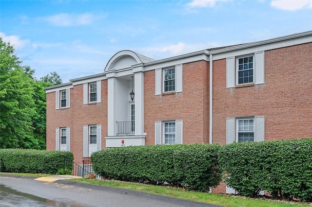 105 Camelot Dr, Mccandless, PA 15237 - view of front of home featuring brick siding