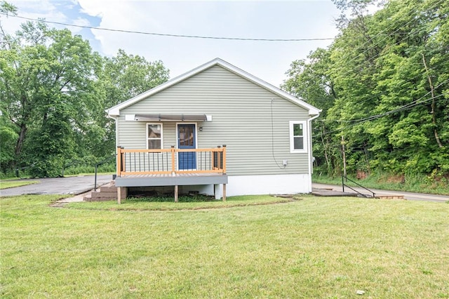 539 Park Ave, Monongahela, PA 15063 - view of front of home with a front lawn and a deck