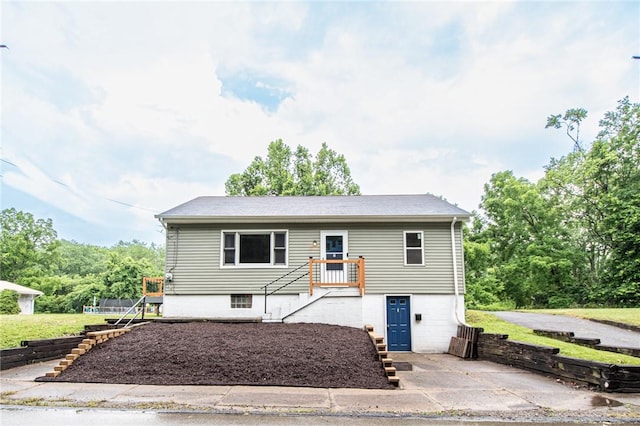539 Park Ave, Monongahela, PA 15063 - view of front of home with concrete driveway and stairway