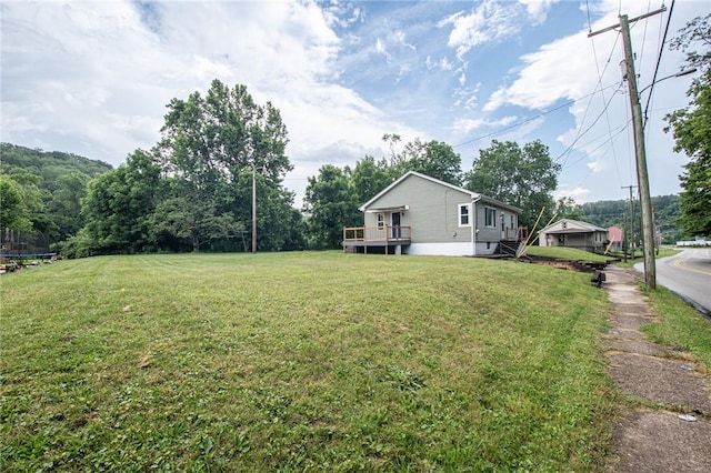 539 Park Ave, Monongahela, PA 15063 - view of grassy yard with a trampoline and a deck