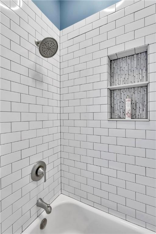 122 Haldane St, Crafton, PA 15205 - full bath with  shower combination