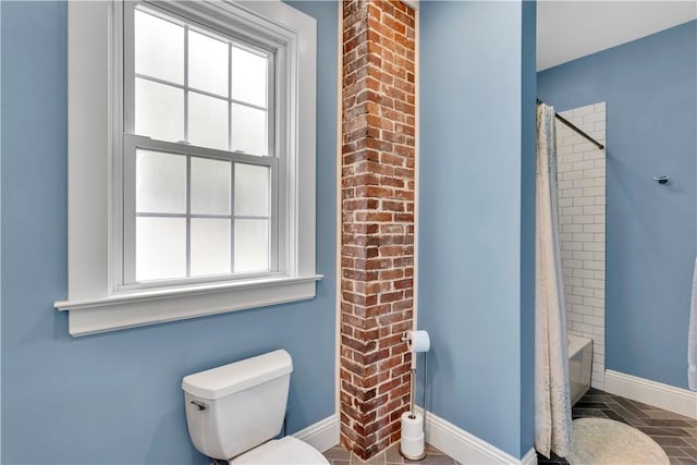 122 Haldane St, Crafton, PA 15205 - bathroom with toilet and baseboards