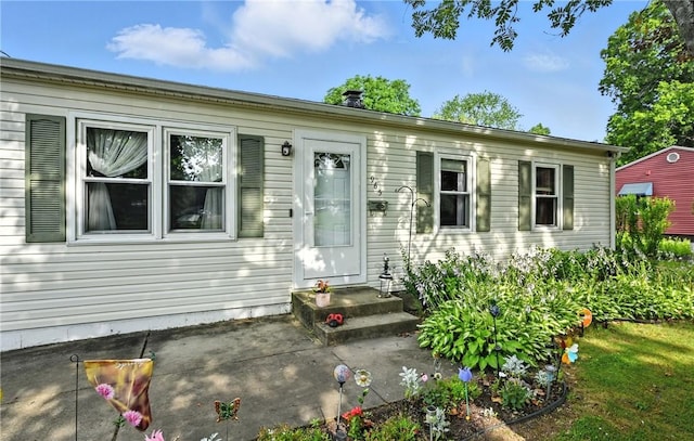 965 Dalton Ave, Hermitage, PA 16148 - view of front facade featuring a patio area