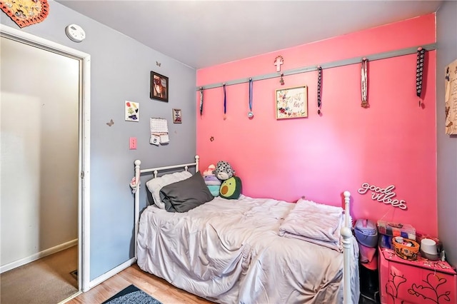 965 Dalton Ave, Hermitage, PA 16148 - bedroom with light wood-style flooring and baseboards