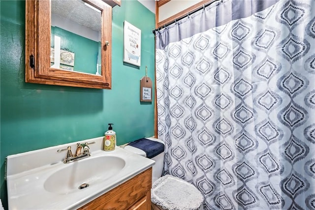 965 Dalton Ave, Hermitage, PA 16148 - full bath with vanity and a shower with shower curtain