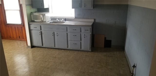 19 Charles St, Dravosburg, PA 15034 - kitchen with white microwave and light countertops