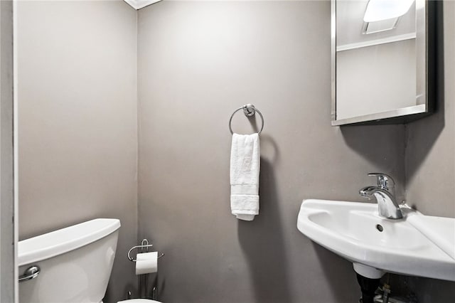 616 Highview Rd, Baldwin Twp, PA 15234 - bathroom featuring toilet and a sink