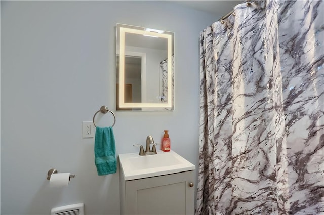1009 Roselawn Ave, Harmony Twp, PA 15003 - full bath with vanity and a shower with shower curtain