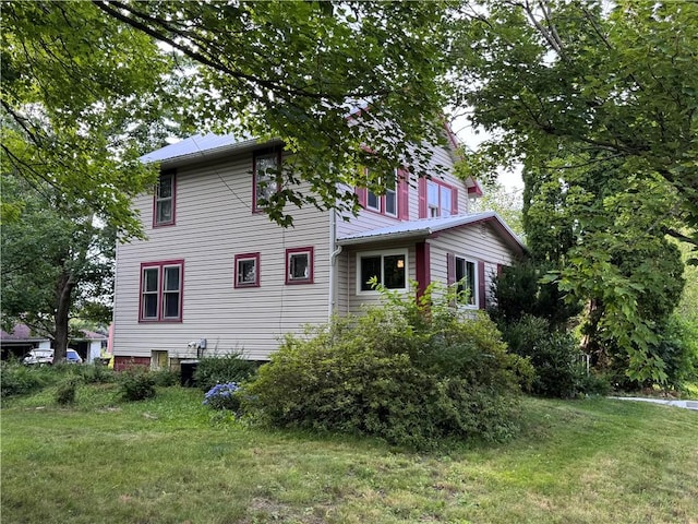 1077 Bechtol Ave, Sharon, PA 16146 - view of property exterior featuring a yard