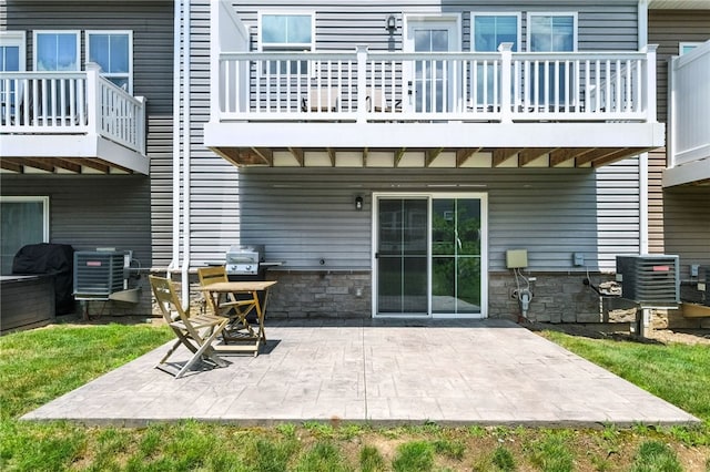 4022 Crown Dr, South Park, PA 15129 - back of property with a balcony and a patio area