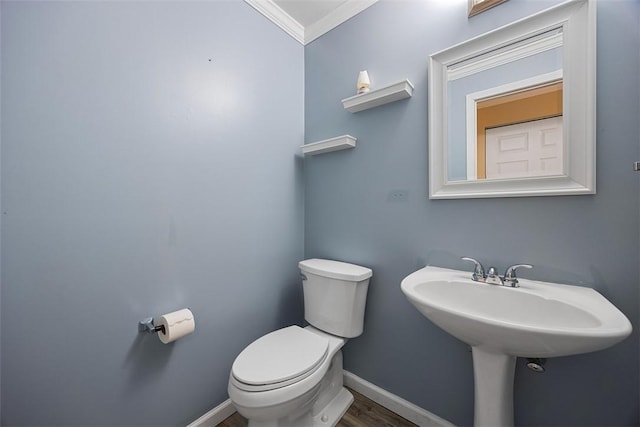 2692 Hunters Point Dr, Franklin Park, PA 15090 - bathroom featuring ornamental molding and wood finished floors