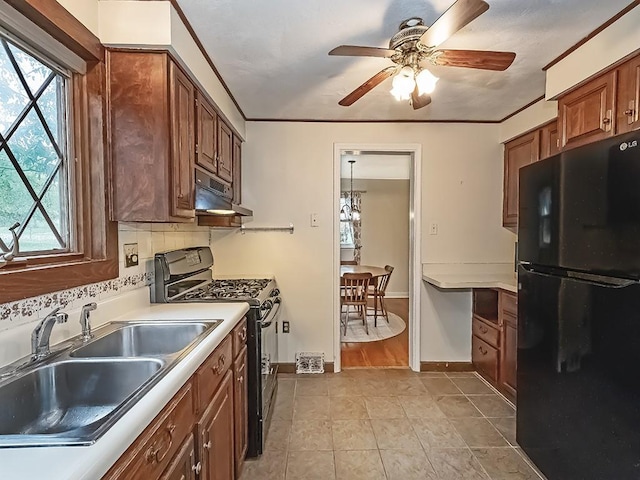 1907 Shaler Dr, Shaler, PA 15116 - kitchen with black appliances, under cabinet range hood, a ceiling fan, light countertops, and tasteful backsplash