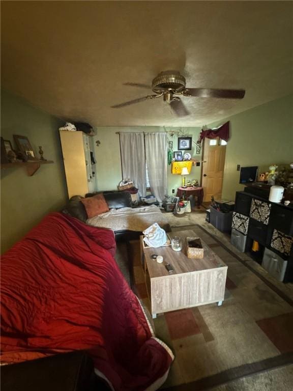 534 Independence Dr, Clairton, PA 15025 - living room with ceiling fan