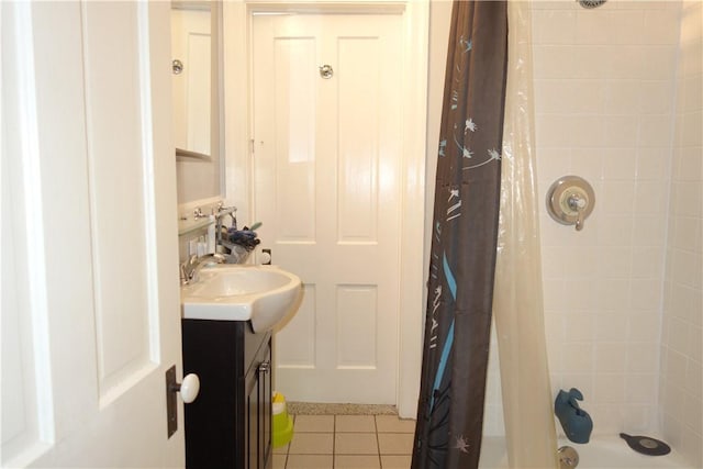 540 Mifflin Ave, Regent Square, PA 15221 - full bath with vanity, tile patterned floors, and shower / bath combo