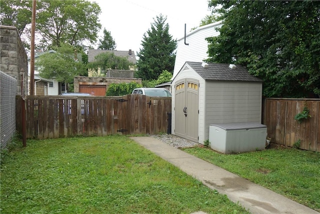 540 Mifflin Ave, Regent Square, PA 15221 - fenced backyard with a storage unit