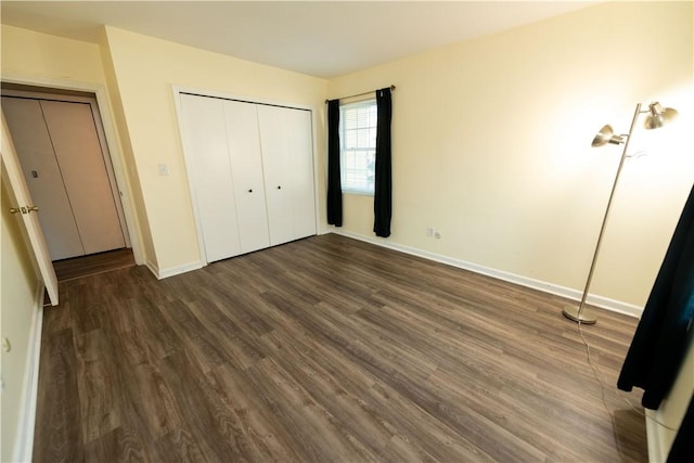 425 N Neville St Unit 302, Oakland, PA 15213 - unfurnished bedroom featuring dark wood finished floors and a closet