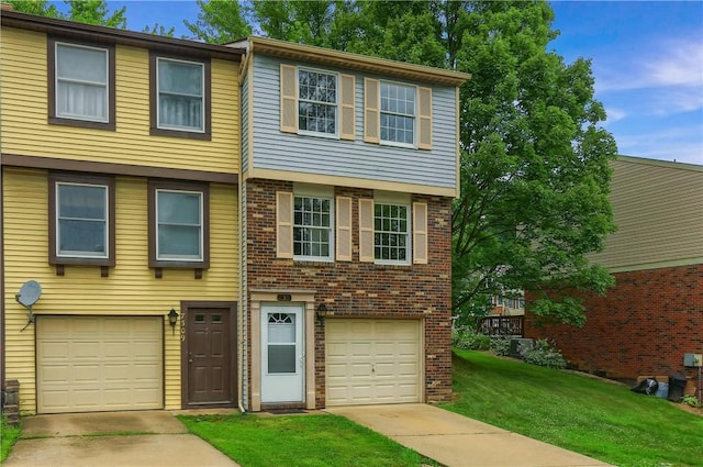 7311 Lafayette Sq, Hopewell Twp, PA 15001 - multi unit property featuring a garage, a front yard, and brick siding