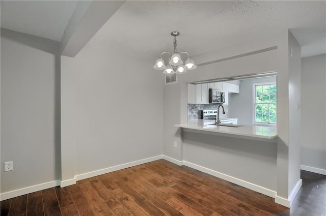 7311 Lafayette Sq, Hopewell Twp, PA 15001 - unfurnished dining area featuring dark wood-type flooring and a chandelier