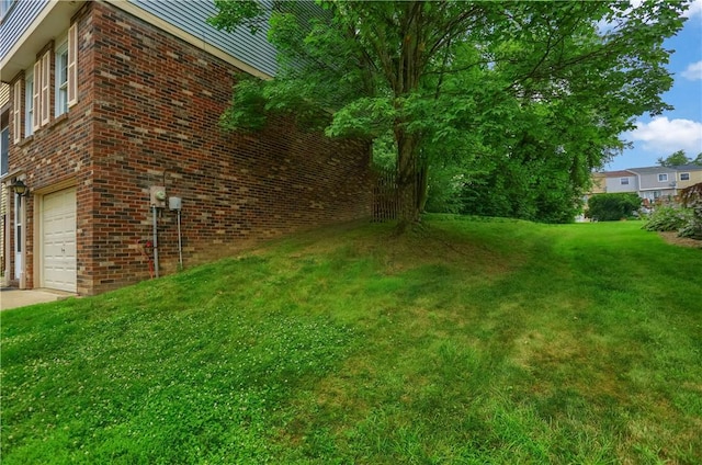 7311 Lafayette Sq, Hopewell Twp, PA 15001 - view of grassy yard featuring a garage