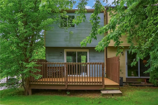 7311 Lafayette Sq, Hopewell Twp, PA 15001 - back of house with a wooden deck