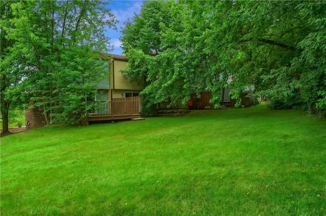 7311 Lafayette Sq, Hopewell Twp, PA 15001 - view of grassy yard featuring a deck